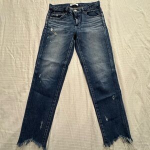 MOUSSY Vintage Cropped Jeans raw hem
Size 26
Inseam 25/26